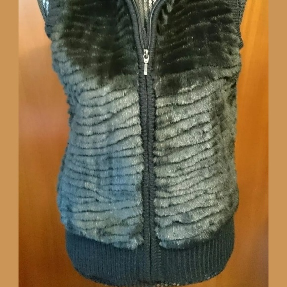 Northern Reflections Black Faux Fur Vest  S - Picture 2 of 7